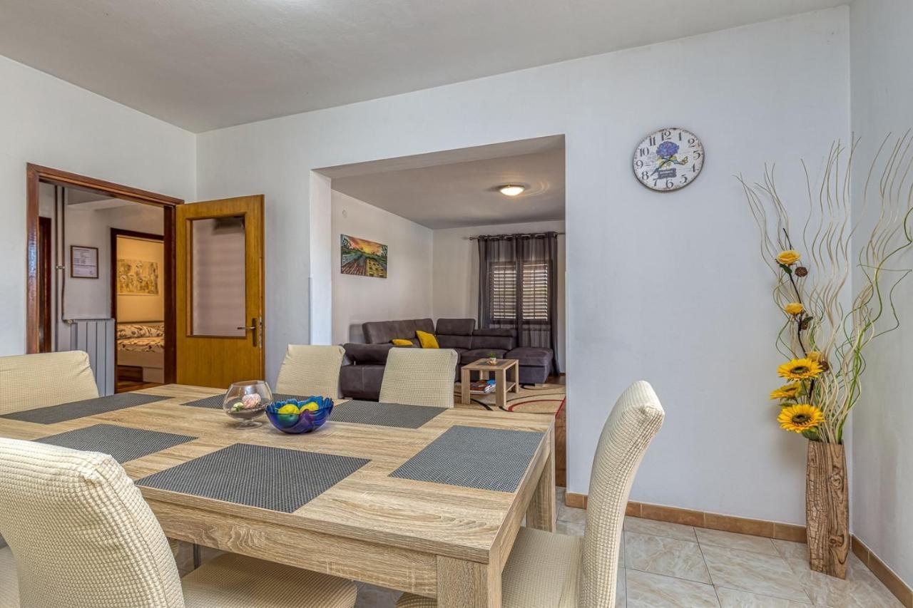 Emanuela With Private Pool Apartment Loborika Exterior foto
