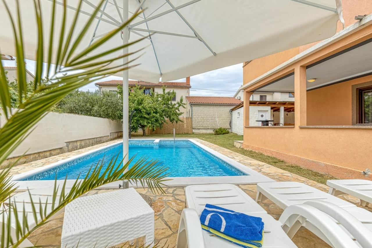 Emanuela With Private Pool Apartment Loborika Exterior foto
