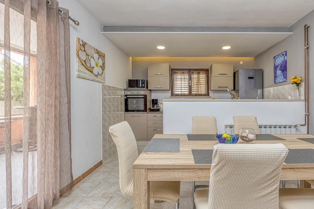 Emanuela With Private Pool Apartment Loborika Exterior foto