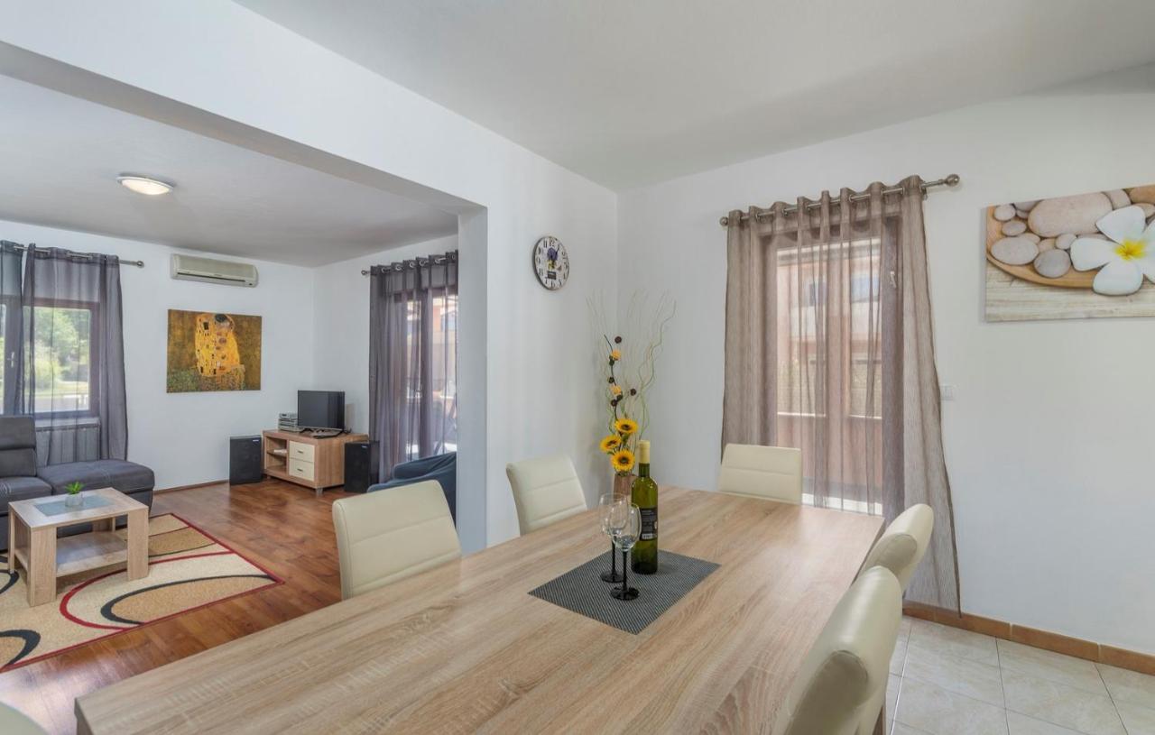 Emanuela With Private Pool Apartment Loborika Exterior foto